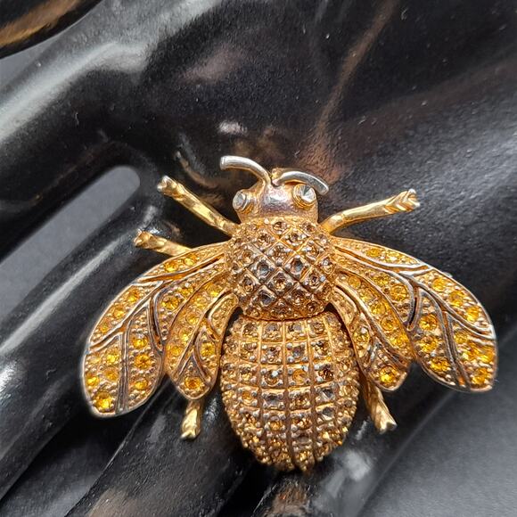 Vintage Bee Insect Brooch, Topaz Rhinestones, Gold Tone, Distressed - Picture 6 of 10